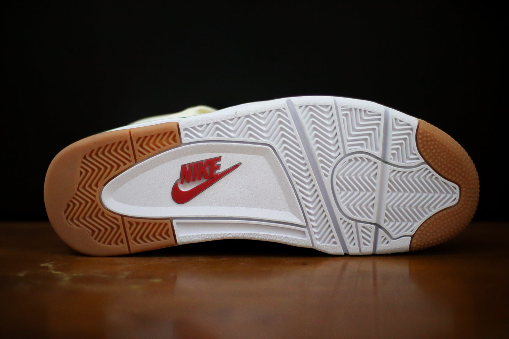 Nike SB x Air Jordan 4 “Pine Green”