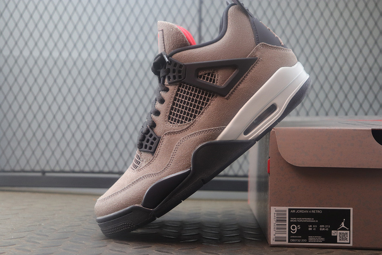 Air Jordan 4 Retro x Travis Scott “Cactus Jack”